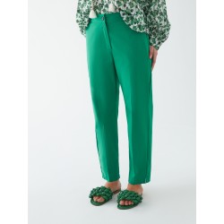 Pantaloni popeline verde vista anteriore indossato