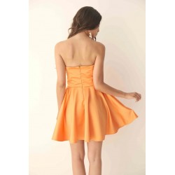 Abito scollo cuore corto arancio vista indossato posteriore
