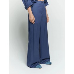 Pantaloni palazzo blu in cotone popeline vista anteriore indossato