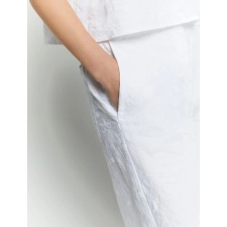 Pantaloni palazzo ricamato bianco vista anteriore indossato in primo piano le tasche laterali