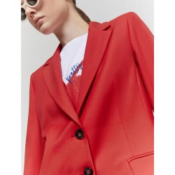 Blazer monopetto in tessuto fluido stretch rosso vista anteriore indossato in primo piano
