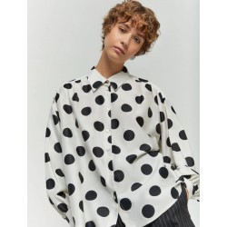 Camicia morbida in cotone pois nero vista indossato anteriore