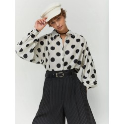 Camicia morbida in cotone pois nero vista indossato anteriore