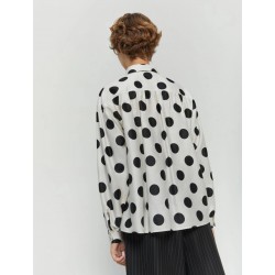 Camicia morbida in cotone pois nero vista indossato posteriore