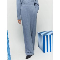 Pantaloni svasati azzurro vista anteriore indossato