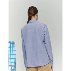 Camicia dritta in cotone a righe con strass blu vista posteriore indossato