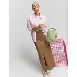 Camicia in cotone popeline ricamata a margherita rosa vista anteriore indossato idea outfit