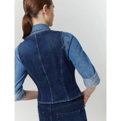 Panciotto in denim aderente blu jeans vista posteriore indossato