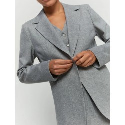 Blazer sfiancata in jersey grigio vista anteriore indossata in primo piano