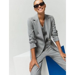 Blazer sfiancata in jersey grigio vista anteriore indossata coordinato con i suoi pantaloni