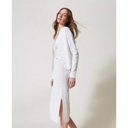 Gonna longuette in maglia bianco vista anteriore indossata