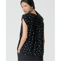 Blusa scollo a V ampia pois nero vista posteriore indossata