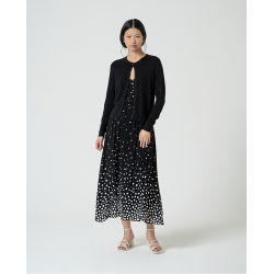 Gonna midi stampa pois nera con pois bianco vista anteriore indossata idea di outifit