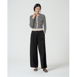 Cardigan in viscosa elasticizzata fantasia nero vista anteriore indossata