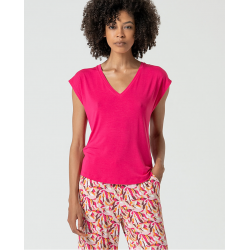 T-shirt scollo a V fucsia vista anteriore indossata