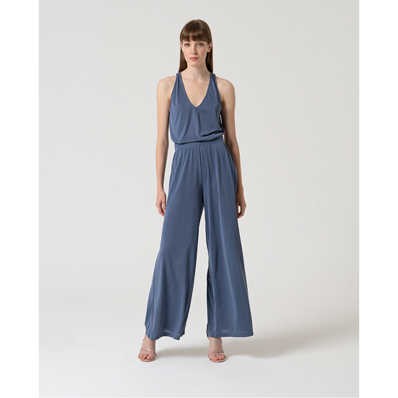 Pantaloni elasticizzati wide leg indaco vista anteriore indossato Pantaloni elasticizzati wide leg indaco vista anteriore indossato