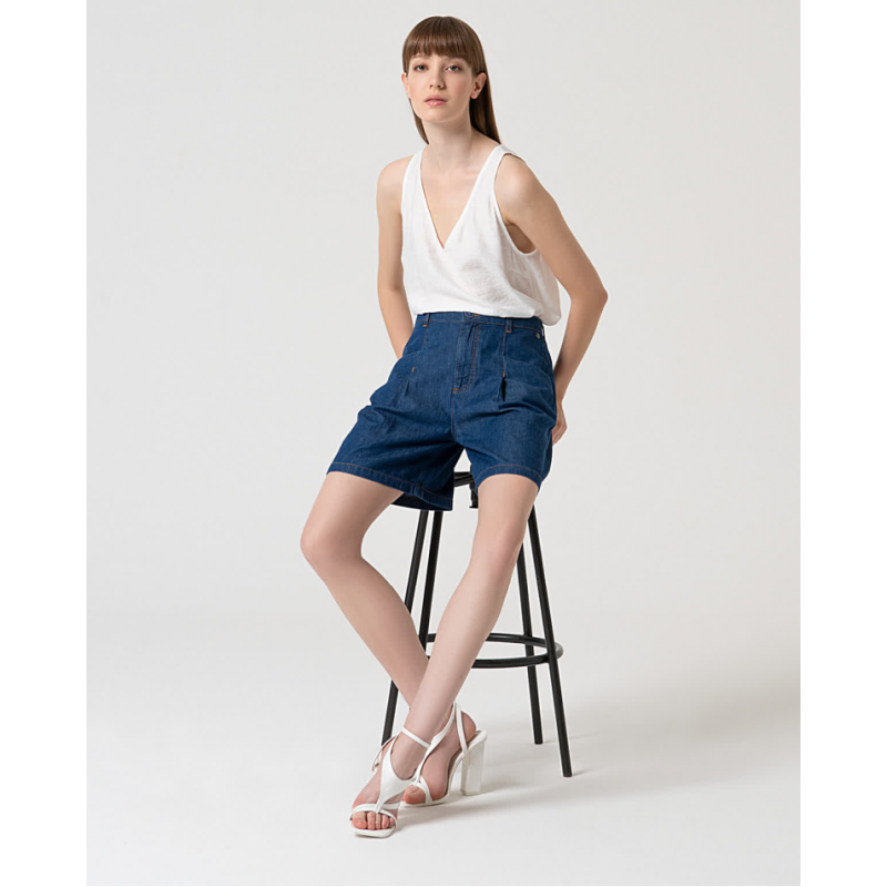 Short in denim di cotone blu vista anteriore indossato