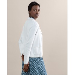 Blazer monopetto in maglia con bordo in panna vista laterale indossato