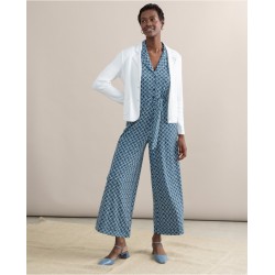 Blazer monopetto in maglia con bordo in panna vista anteriore indossato