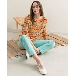 Maglia in crochet arancio vista anteriore indossato