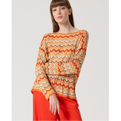 Maglia in crochet arancio vista anteriore indossato