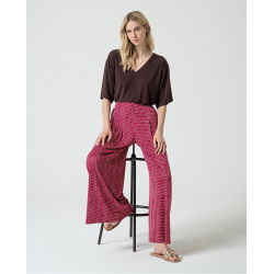 Pantaloni palazzo fantasia fucsia vista anteriore indossata