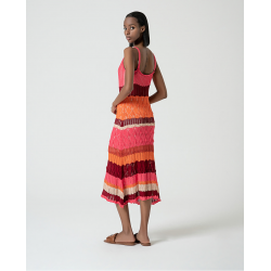 Abito midi crochet fucsia vista posteriore indossata