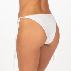 slip con laccetti sgambato bianco vista posteriore indossato