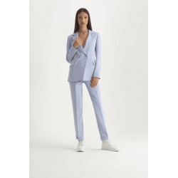 Blazer doppio petto lavanda vista anteriore indossata