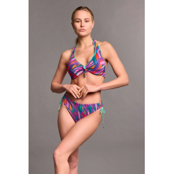 Bikini a triangolo con ferretto slip con coulisse vista anteriore indossato