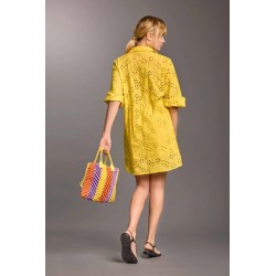 Camicia in pizzo sangallo giallo vista posteriore indossato
