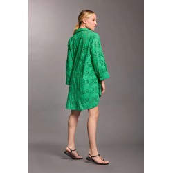 Camicia in pizzo sangallo verde vista posteriore indossata