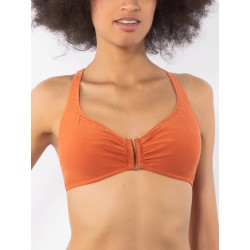 Bikini a triangolo con gioiello slip con laccetti caramello vista anteriore indossato
