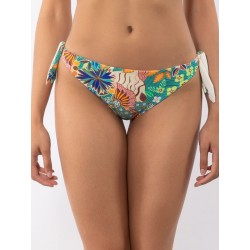 Bikini fascia con ferretto slip con laccetti verde fantasia vista anteriore indossato