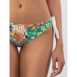 Bikini fascia con ferretto slip con laccetti verde fantasia vista anteriore indossato