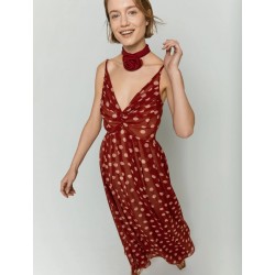 Abito lungo in chiffon con scolla a V pois rosso vista anteriore indossato