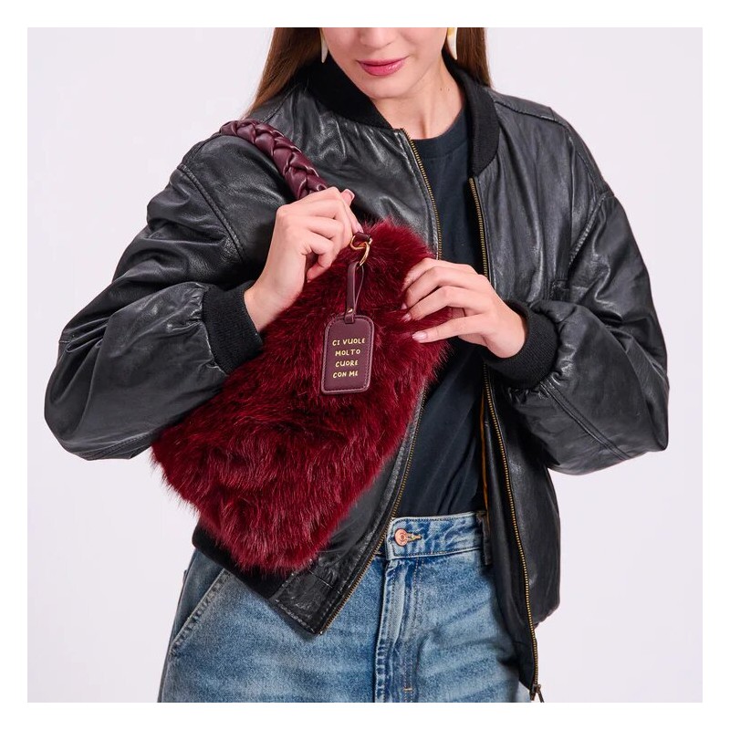 BORSA CUORE BORDEAUX IN ECOPELLICCIA - LE PANDORINE  vista indossata anteriore