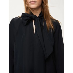 ABITO CORTO IN TAFFETTA' NERO - I BLUES - vista anteriore indossato in primo piano del fiocco