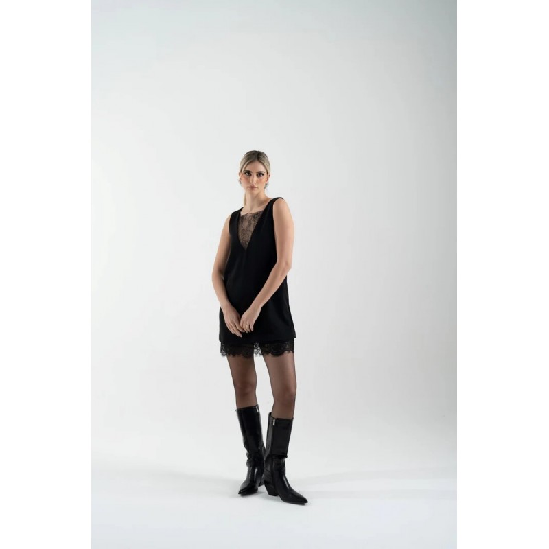 ABITO CORTO CON INSERTI IN PIZZO NERO - VALENTINA RIO - vista anteriore indossato