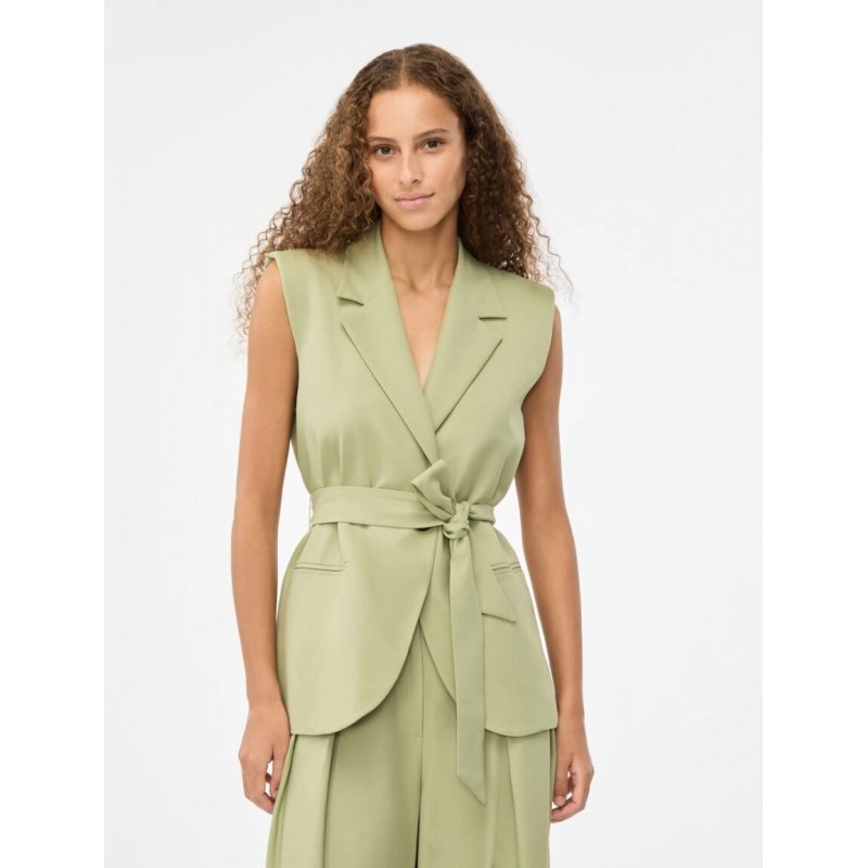 BLAZER SENZA MANICHE CON CINTURA VERDE - I BLUES - IBLSALUBRE - vista anteriore indossato