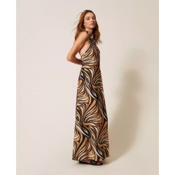 ABITO LUNGO IN VISCOSA SCOLLO ALL'AMERICANA NERO - TWINSET- vista anteriore indossato