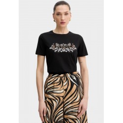 T-SHIRT CON LOGO RICAMATO E STRASS NERO - TWINSET - vista anteriore indossato