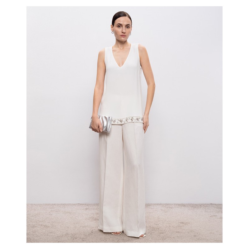 TOP-BIANCO-CON-RICAMO-GIOIELLO-TWINSET.JPG - vista anteriore indossata