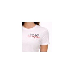 T-SHIRT BIANCA "CHATGPT MI CAPISCE" - MYA STREET.jpg -vista anteriore indossato in primo piano