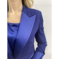 Tailleur tre pezzi vista anteriore dettaglio scollo